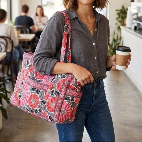 Vera Bradley large overnight travel bag 20x17x8 - Picture 2 of 11